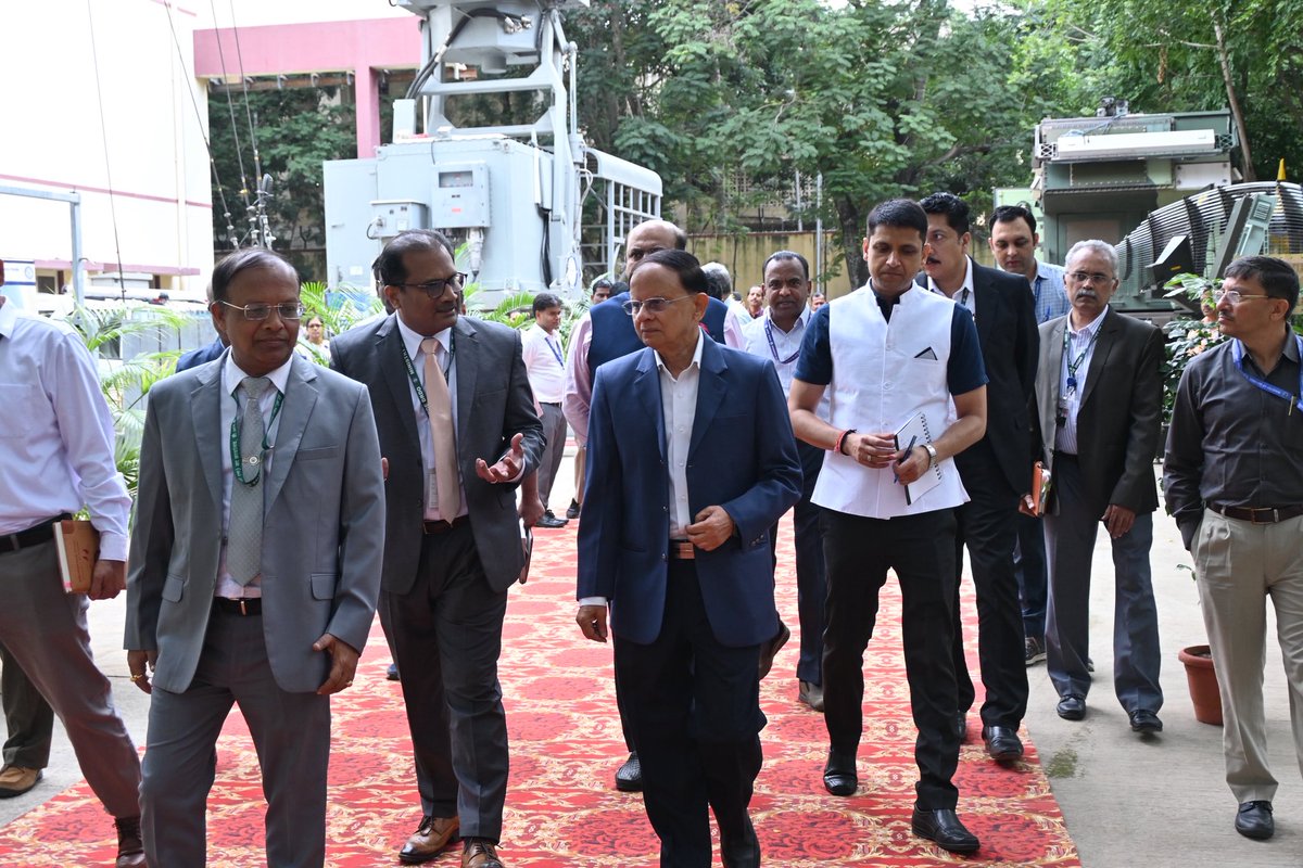 DRDO_India's tweet image. Dr. P. K. Mishra, Principal Secretary to the Prime Minister, visited LRDE, DRDO on 8 July 2025. During the visit, he was briefed about the activities being carried out by various labs of DRDO at Bengaluru, and their future plans. Dr. Mishra appreciated the ongoing efforts and…