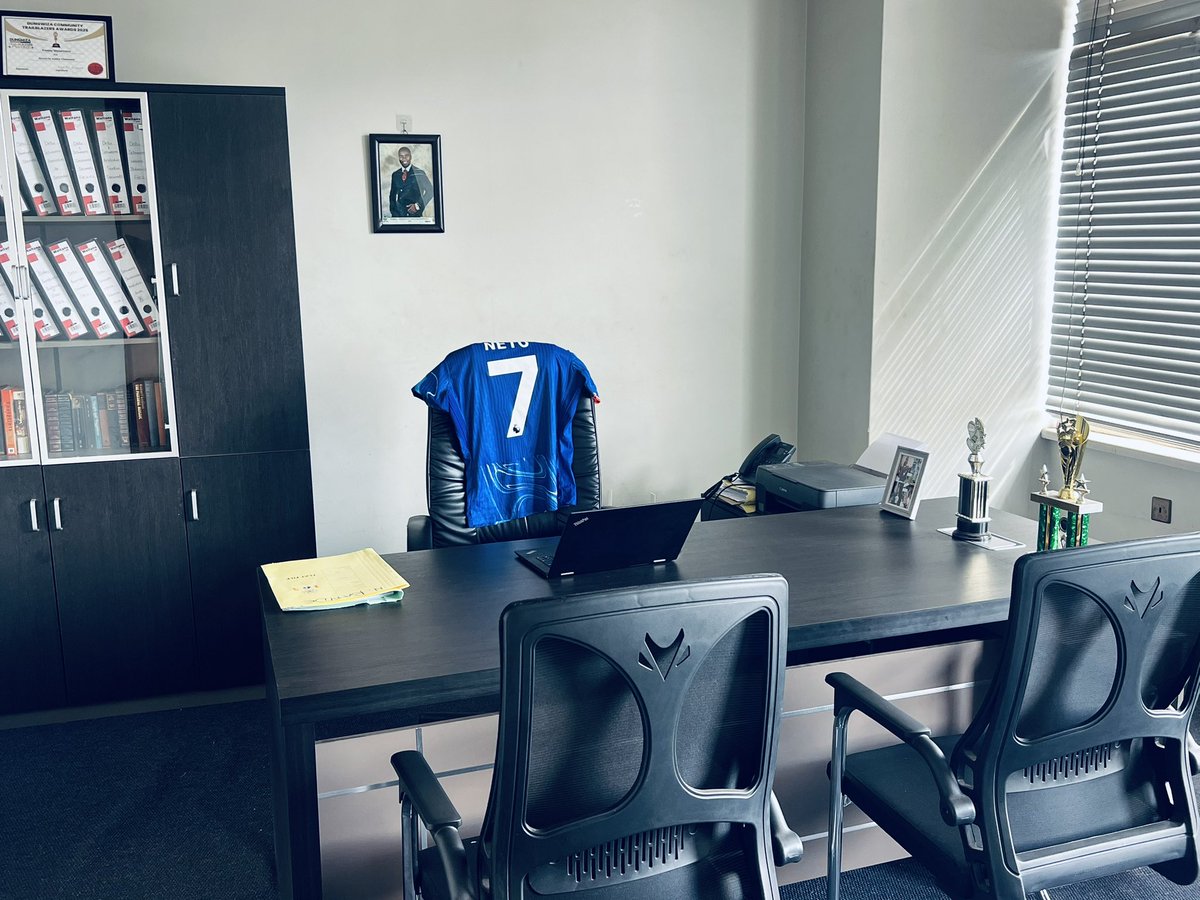 Looking for someone who repairs chairs. You see my chair right there where there is that Pedro Neto jersey, the blue 💙one. Yes that one, the Pedro Neto who plays for Chelsea which won the ⚽️club world cup last night becoming the first ever team to do so. If anyone can fix my