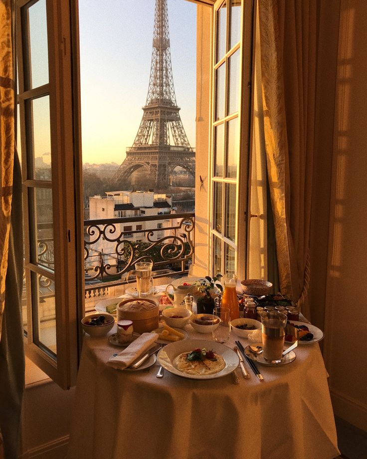 francesafetytra's tweet image. Celebrating Bastille Day with a view 🎉