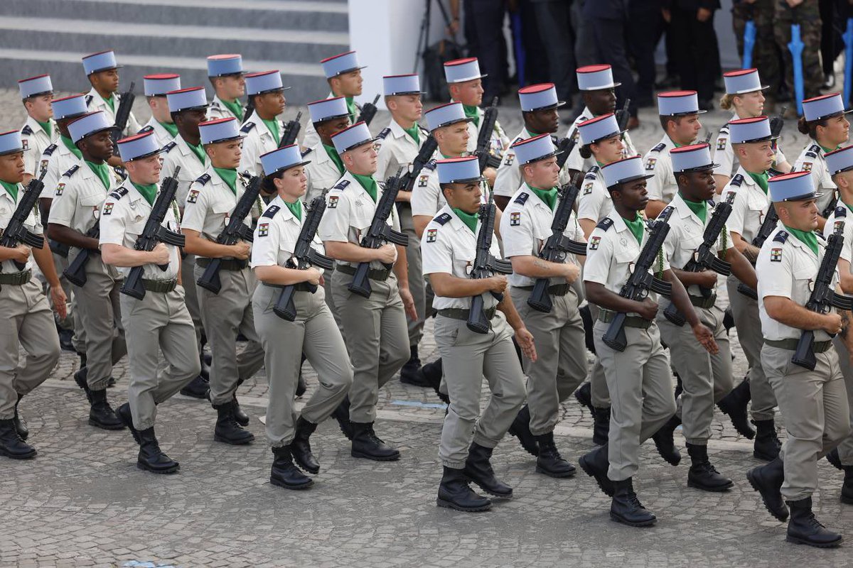 SebLecornu's tweet image. « Bonne de guerre »
Pour son 70e anniversaire, la 7e Brigade blindée défile en unité constituée : infanterie, cavalerie, génie, artillerie.
Au coeur de la transformation de l'@armeedeterre, prête à l'engagement dans un conflit de haute intensité.
Symbole de la capacité de nos…