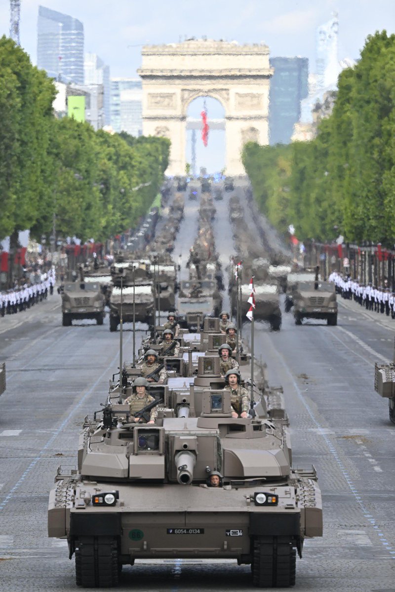 SebLecornu's tweet image. « Bonne de guerre »
Pour son 70e anniversaire, la 7e Brigade blindée défile en unité constituée : infanterie, cavalerie, génie, artillerie.
Au coeur de la transformation de l'@armeedeterre, prête à l'engagement dans un conflit de haute intensité.
Symbole de la capacité de nos…