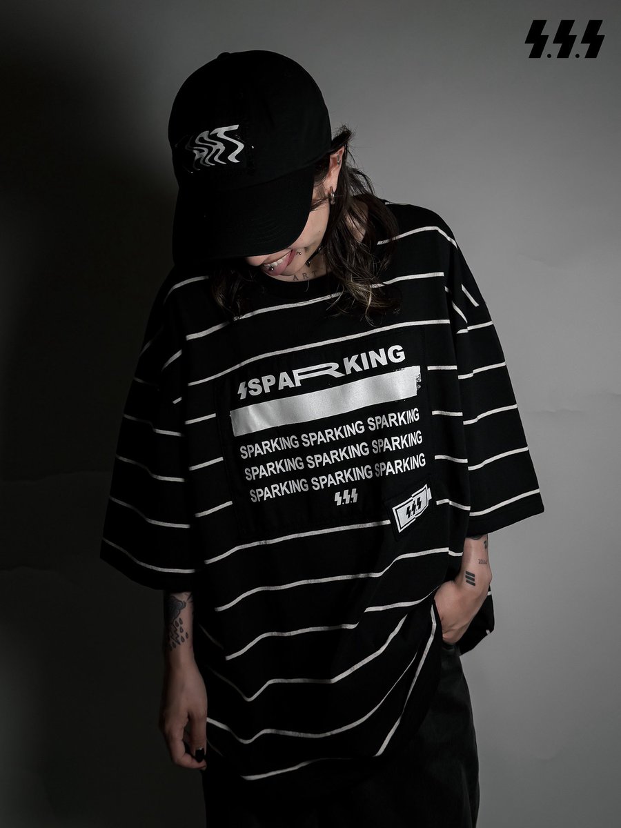 SSS_jp_'s tweet image. ちょっと前に入手した
可愛いボーダーで
BIG-T作りましたっっっ🦓⚡︎
ワイドだけど丈は長すぎずな
オリジナルデザイン🙌🏻🖤
今夜9時からオンラインにも掲載ー!