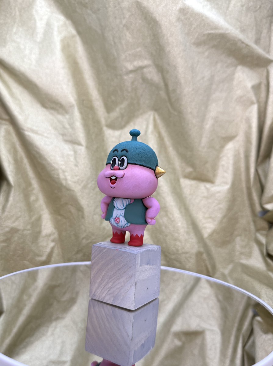 ikd_Suuuu's tweet image. ズルくてかわいい地底人「ちゃむ」、ついに地表に現る…！

あなたの心の地層、侵入完了ちゃむぅ🌀
好物は「チャームクーヘン」っていう、ちゃむ世界のバームクーヘン的なやつ🍰

#ちゃむ #地底人 #オリキャラ #ソフビ #フィギュア好きと繋がりたい