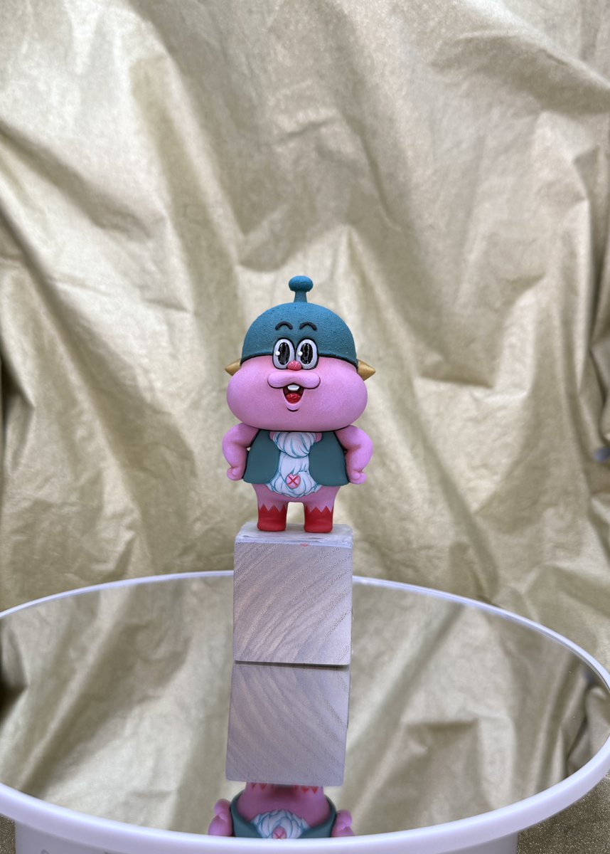 ikd_Suuuu's tweet image. ズルくてかわいい地底人「ちゃむ」、ついに地表に現る…！

あなたの心の地層、侵入完了ちゃむぅ🌀
好物は「チャームクーヘン」っていう、ちゃむ世界のバームクーヘン的なやつ🍰

#ちゃむ #地底人 #オリキャラ #ソフビ #フィギュア好きと繋がりたい