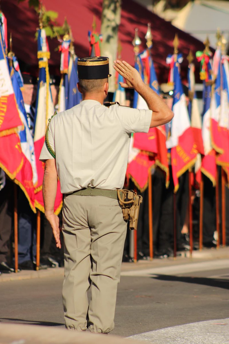 CDC3RAMa's tweet image. 🔥 Fierté &amp;amp; honneur à #Draguignan pour un #14JUILLET vibrant de patriotisme !
Commandement des troupes 🇫🇷 : EI, EA, #3RAMa, 1RCA, GSC, pompiers, sécurité civile, alliés italiens 🇮🇹 &amp;amp; drapeaux d’anciens.
Démonstration des Forces Morales Nationales.
#FiersDeNosSoldats