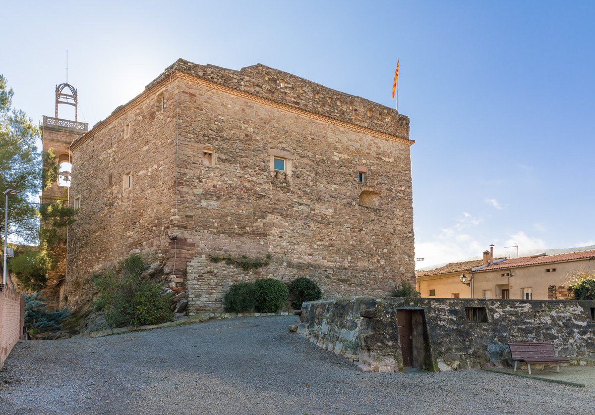 🏰 Durant tot l'estiu, l'Oficina de Turisme de Súria organitza visites guiades al Poble Vell amb les que podreu descobrir el patrimoni històric i cultural d'aquest municipi del #geoparccatalunyacentral

ℹ️ turismesuria.fila12.cat

📷 Gerard Franquesa

#trepitjaelgeoparc