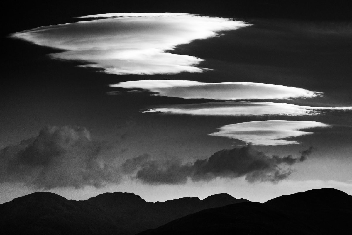 DamianShields1's tweet image. Lenticulars over Lochaber #Scotland #Lochaber #Highlands damianshields.com