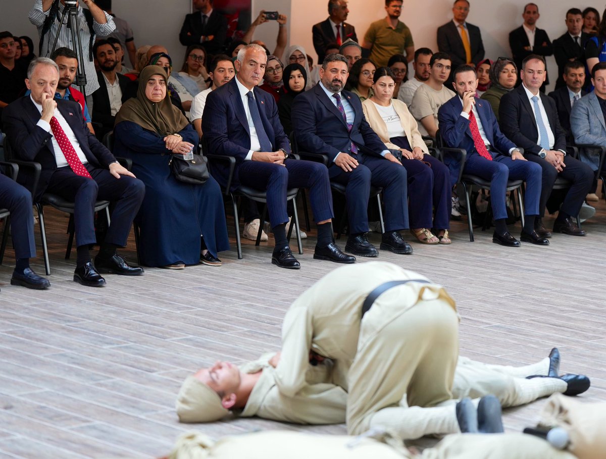 15 Temmuz, milletimizin cesaretinin, inancının ve vatan sevgisinin simgesi. 

O karanlık gecede canı pahasına sokaklara dökülen, tanklara direnen kahramanlarımızı bir kez daha rahmet ve minnetle anıyorum.

Bugün, o direnişi unutmamak ve unutturmamak adına Milletin Evi