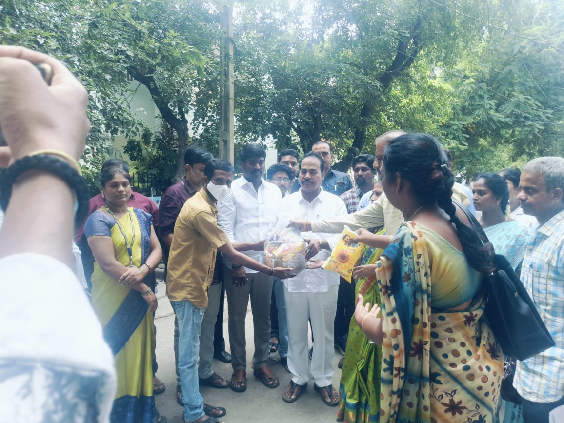 TB Mukt Bharat - Andhrapradesh (@ntep_ap) on Twitter photo MLA Arani Srinivasulu emphasized the importance of regular TB diagnostic tests for high-risk groups (individuals above 60, smokers, and those with diabetes) during the launch of the Prime Minister's TB-Free India Campaign.<a href="/TbDivision/">Central TB Division | #TBMuktBharat</a> <a href="/maheshgorla/">Mahesh Gorla</a> <a href="/ArogyaAndhra/">Health Medical and Family Welfare Department - AP</a> MLA Arani Srinivasulu emphasized the importance of regular TB diagnostic tests for high-risk groups (individuals above 60, smokers, and those with diabetes) during the launch of the Prime Minister's TB-Free India Campaign.<a href="/TbDivision/">Central TB Division | #TBMuktBharat</a> <a href="/maheshgorla/">Mahesh Gorla</a> <a href="/ArogyaAndhra/">Health Medical and Family Welfare Department - AP</a>