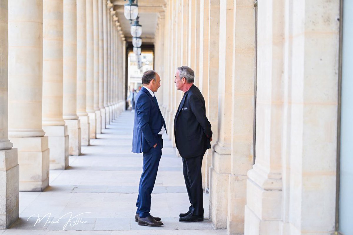 MaudPK's tweet image. 📸 C'était en 2022, à l'occasion d'une séance photos pour les législatives. Thierry Ardisson passait par là. En apercevant @ZemmourEric, il s'est jeté dans ses bras. Quelques minutes de conversation, "salut Éric" !
Salut Thierry.