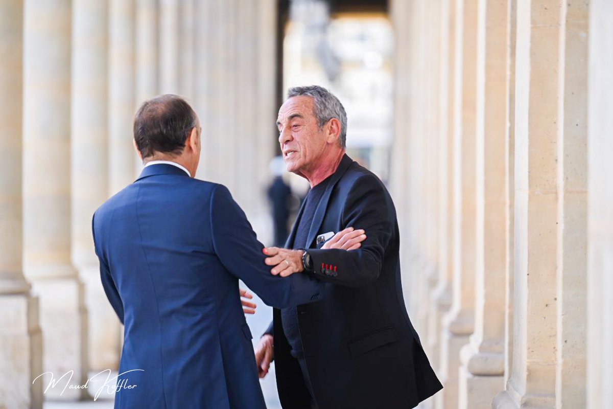 MaudPK's tweet image. 📸 C'était en 2022, à l'occasion d'une séance photos pour les législatives. Thierry Ardisson passait par là. En apercevant @ZemmourEric, il s'est jeté dans ses bras. Quelques minutes de conversation, "salut Éric" !
Salut Thierry.