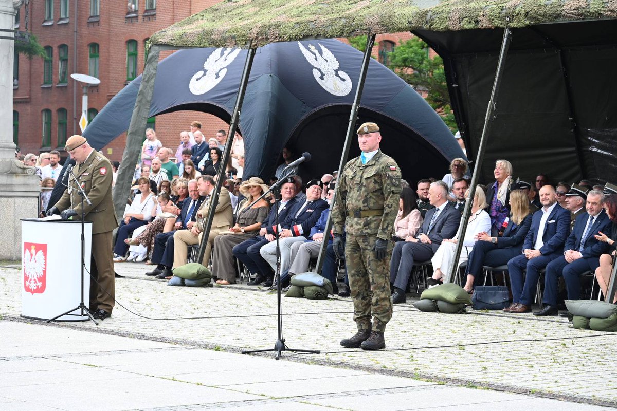 TK_GOV_PL's tweet image. Prezes TK sędzia Bogdan Święczkowski wziął udział w uroczystej przysiędze żołnierzy 13. Śląskiej Brygady OT im. ppłk T. Puszczyńskiego ps. „Wawelberg”.
Uroczystość odbyła się 13 lipca w Rudzie Śląskiej na placu Jana Pawła II. #WOT
fot. RUDA Śląska