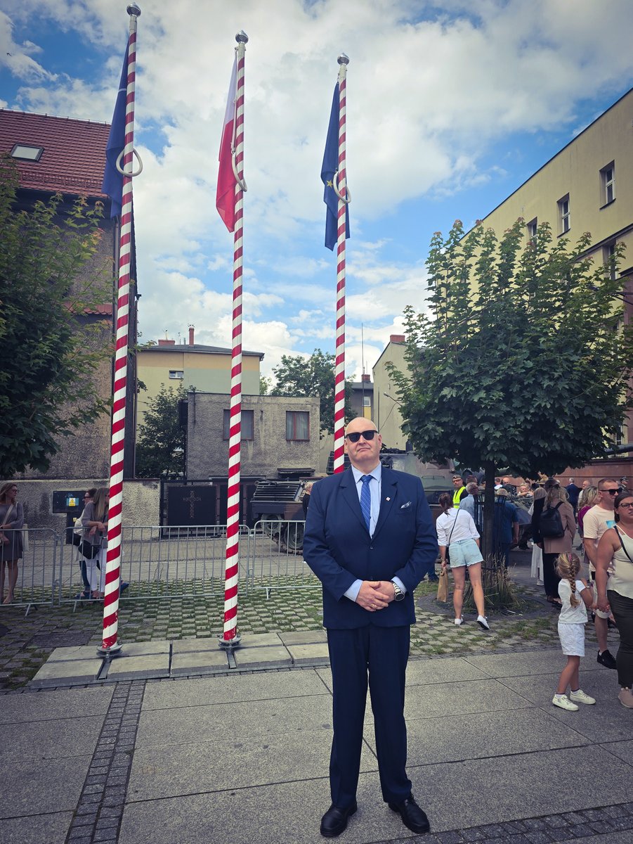 TK_GOV_PL's tweet image. Prezes TK sędzia Bogdan Święczkowski wziął udział w uroczystej przysiędze żołnierzy 13. Śląskiej Brygady OT im. ppłk T. Puszczyńskiego ps. „Wawelberg”.
Uroczystość odbyła się 13 lipca w Rudzie Śląskiej na placu Jana Pawła II. #WOT
fot. RUDA Śląska