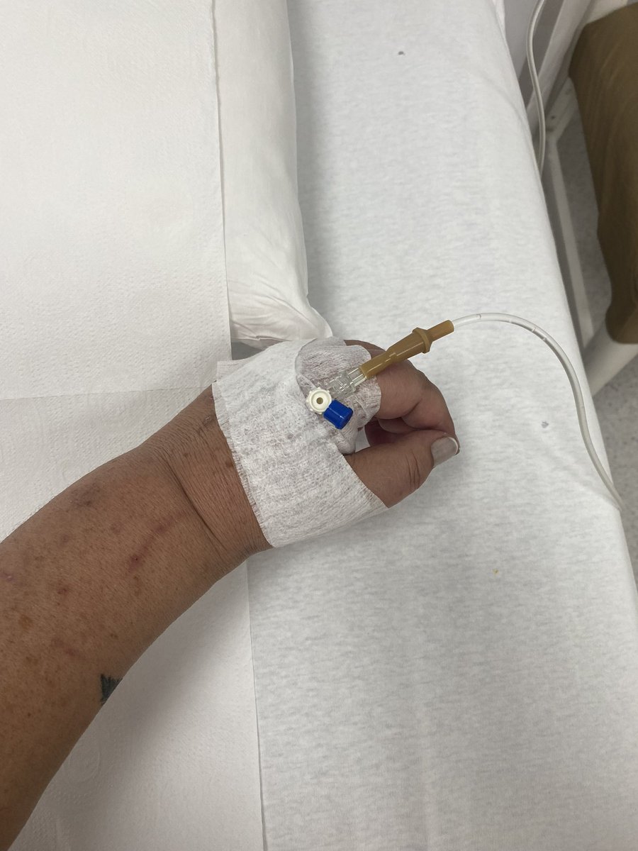 Yvonbrinkerink's tweet image. Zoooo de week is weer afgetrapt. Nog 5 dagen 🙄. Inmiddels ben ik de drie jaar #infuus gepasseerd en het 4e jaar ingegaan. 

Rebecca Allen had minder geluk. Zij eindigde na 15 jaar #Lyme in een #rolstoel. Dankzij het infuus ben ik nog steeds, al wordt het wel steeds minder,…