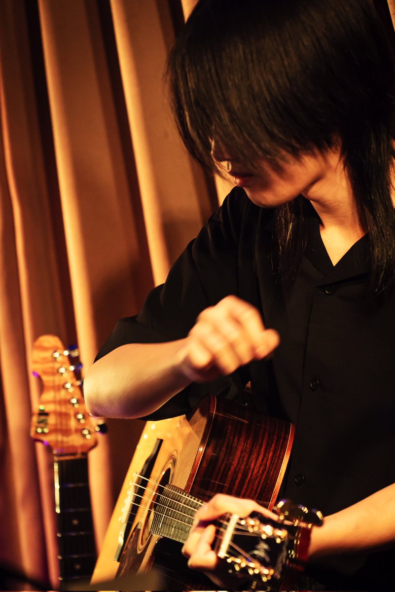 himajinsmith's tweet image. 先日Sing Chat Songにて演奏でした
アコギもばちこちやっとります💪

📸ミッチーさん