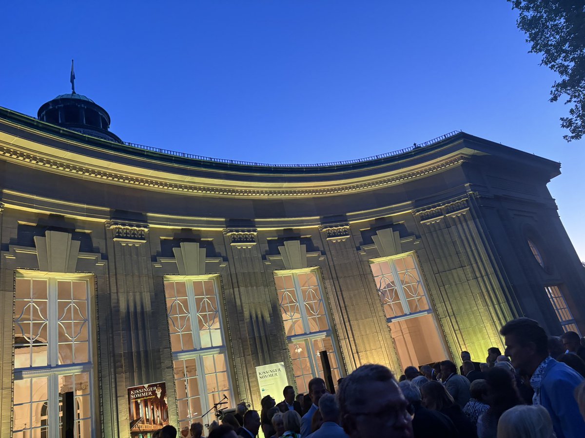 Manuel Brug 🇺🇦 (@manuelbrug) on Twitter photo Mein #kissingersommer geht eher un 🇫🇷 zu Ende: mit #BRSO #franzwelsermöst und <a href="/daniiltrifonov/">Daniil Trifonov</a>. De spielt das (in der Bretagne komponierte) #prokofiew3 🎹 mit Tempo, Technik & Twist. Der etwas überlangen 🌹kavalier-Suite fehlte Ruppigkeit und Delirium, es war zu. stubenrein 🥴😉👏 Mein #kissingersommer geht eher un 🇫🇷 zu Ende: mit #BRSO #franzwelsermöst und <a href="/daniiltrifonov/">Daniil Trifonov</a>. De spielt das (in der Bretagne komponierte) #prokofiew3 🎹 mit Tempo, Technik & Twist. Der etwas überlangen 🌹kavalier-Suite fehlte Ruppigkeit und Delirium, es war zu. stubenrein 🥴😉👏