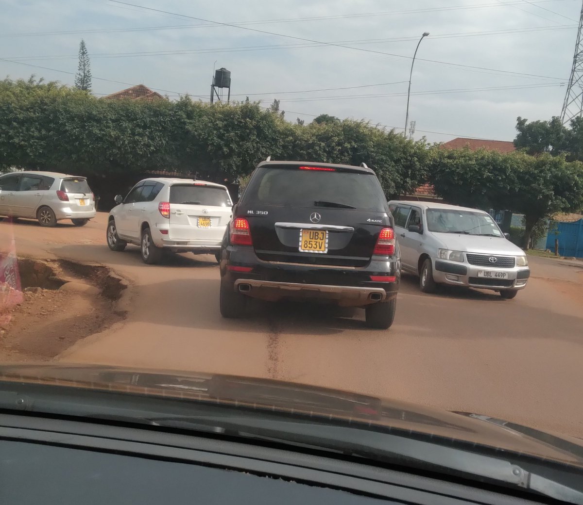 Driver of Mercedes UBJ 853V, one of your occupants threw rubbish out of the vehicle around Kyambogo-Ntinda.

A better country starts with us individuals, let's be responsible citizens.