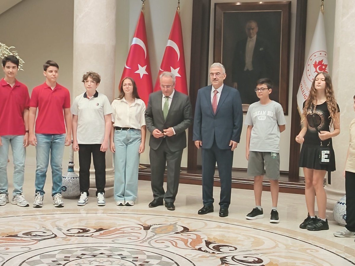 Sayın valimize ve il Milli Eğitim Müdürümüze teşekkür ediyoruz.