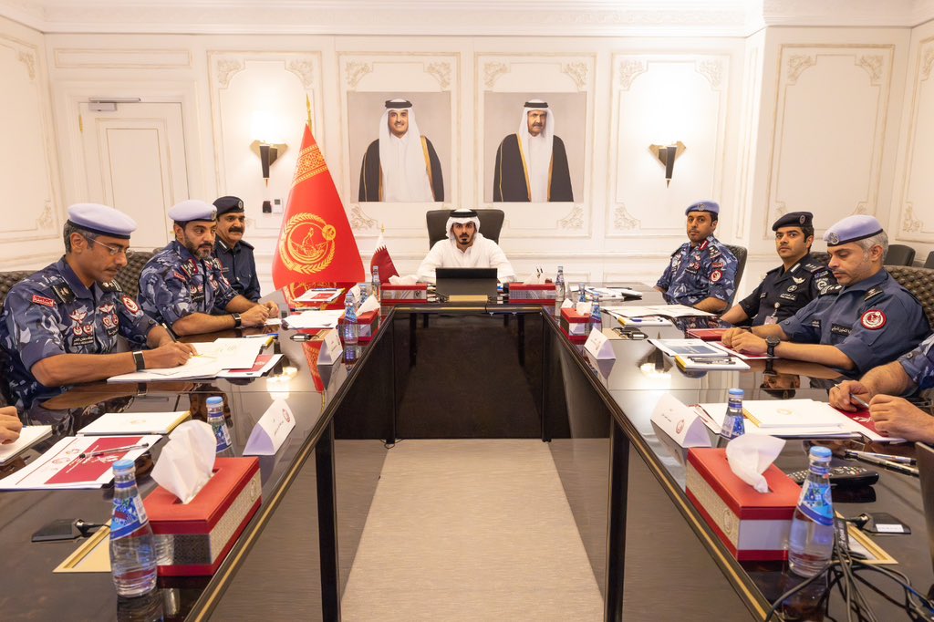 isf_qat's tweet image. عقد سعادة الشيخ خليفة بن حمد بن خليفة آل ثاني، وزير الداخلية وقائد قوة الأمن الداخلي (لخويا)، اجتماعًا مع أعضاء اللجنة العليا للتمرين التعبوي المشترك للأجهزة الأمنية بدول *مجلس التعاون لدول الخليج العربية* "أمن الخليج 4".
واطّلع سعادته خلال الاجتماع على آخر الاستعدادات والجدول…