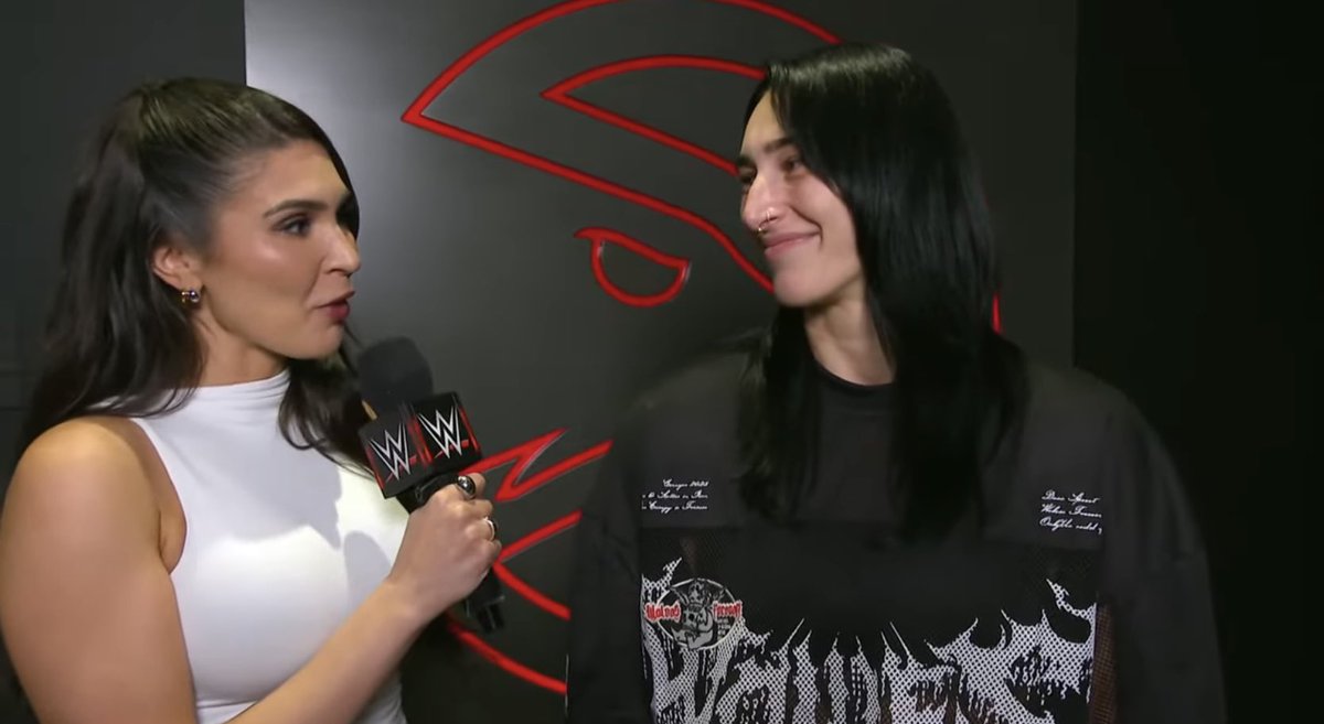 AnneMar70095965's tweet image. Our favourite girlfriends, R+C😊 
Cathy Kelley interviewing Rhea Ripley, getting an insight to her mindset ahead of her match against Iyo Sky! Once again always doing her best unbiased journalism 🖤🤍 #WWEEvolution #Evolution2 
@catherinekelley