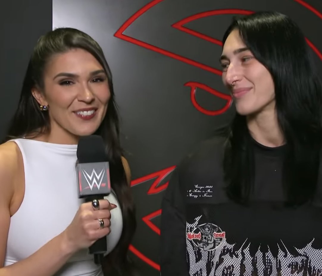 AnneMar70095965's tweet image. Our favourite girlfriends, R+C😊 
Cathy Kelley interviewing Rhea Ripley, getting an insight to her mindset ahead of her match against Iyo Sky! Once again always doing her best unbiased journalism 🖤🤍 #WWEEvolution #Evolution2 
@catherinekelley