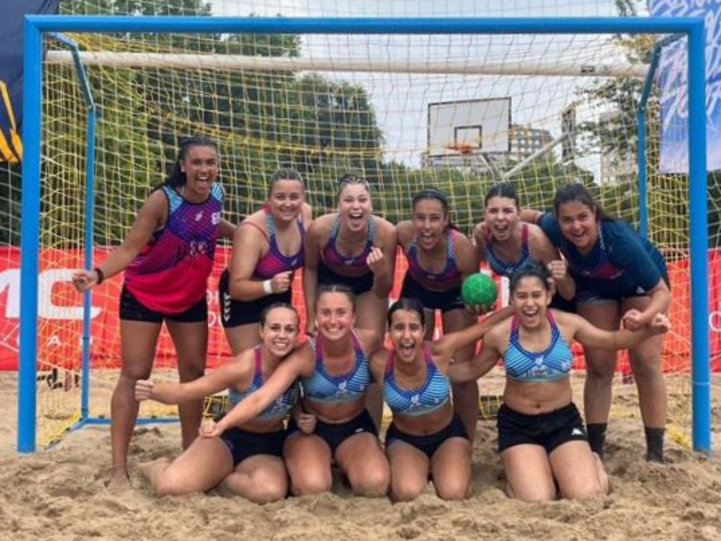 Federación de Castilla y León de Balonmano (@fcylbm) on Twitter photo 🏖️ PLAYA VALLADOLID
Concluye de forma exitosa el ARENA CIUDAD DE VALLADOLID tras tres días de competición
El SIG FLYING FREE, entre los equipos masculinos, y el HCB BEACH, entre los femeninos, campeonan en la séptima edición.
🗞️ fcylbm.es/blog/2025/07/1…
#⃣ #CyLesBalonmano 🏖️ PLAYA VALLADOLID
Concluye de forma exitosa el ARENA CIUDAD DE VALLADOLID tras tres días de competición
El SIG FLYING FREE, entre los equipos masculinos, y el HCB BEACH, entre los femeninos, campeonan en la séptima edición.
🗞️ fcylbm.es/blog/2025/07/1…
#⃣ #CyLesBalonmano
