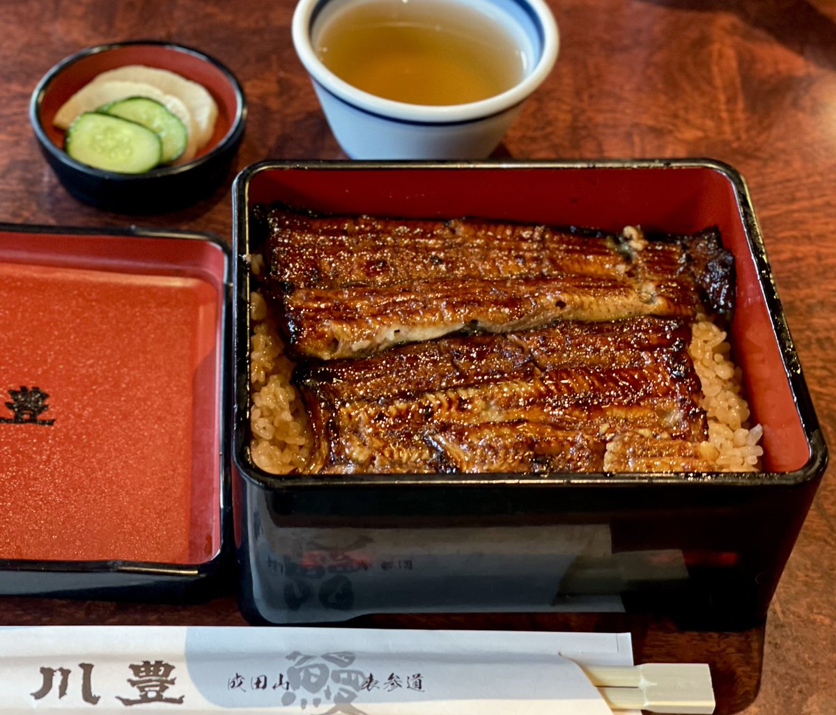 今年は7/19と31日が土用の丑の日🥢
万葉集にも鰻の歌が詠まれ、
縄文時代の遺跡からも鰻の骨が出土して
古くから食用とされてたようですね!
∈(ﾟ∈∋ﾟ)∋🌻

筒切りにした鰻を串に通して
塩焼きにして食べてた説もあり😀ﾂﾂ… 

今週もよろしくお願いします~♪*ﾟ 
(*´∀`*)ﾉஐ..🌸