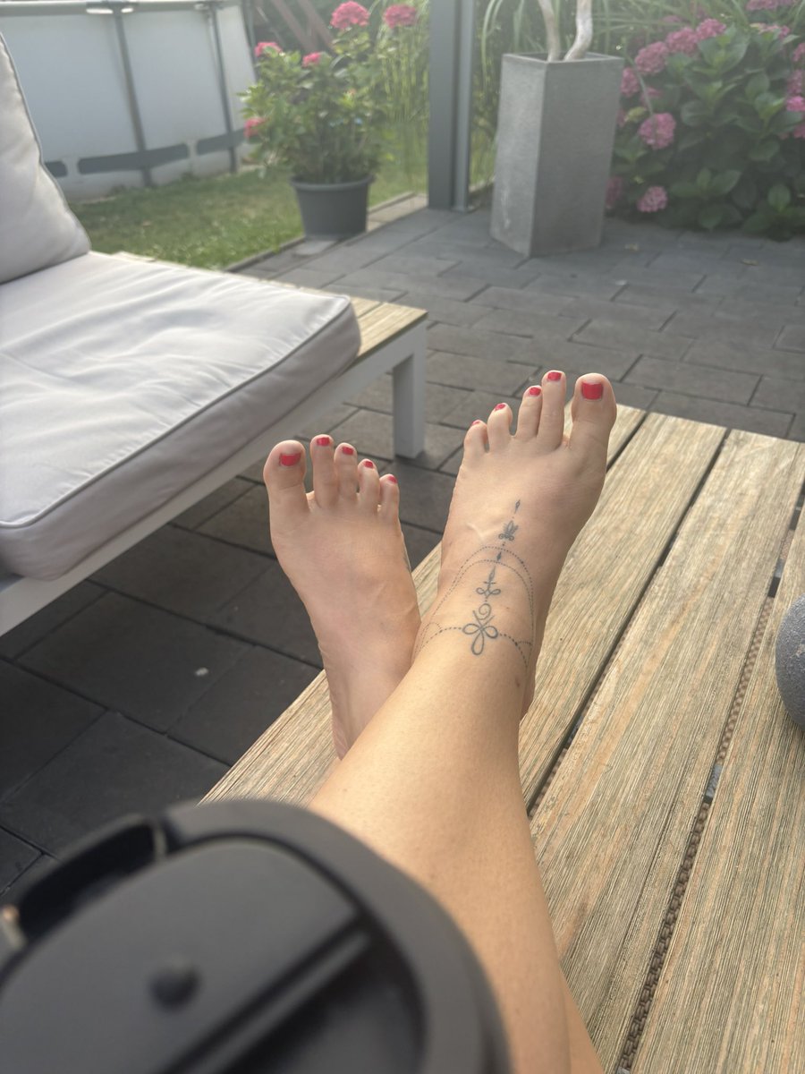 Ich genieße gerade.
Dank der, die wissen, wie man sich Respekt verdient. 💸
Wenn du’s verstanden hast, weißt du, was zu tun ist. 🫰

Findom | Goddess | paypig | Geldherrin