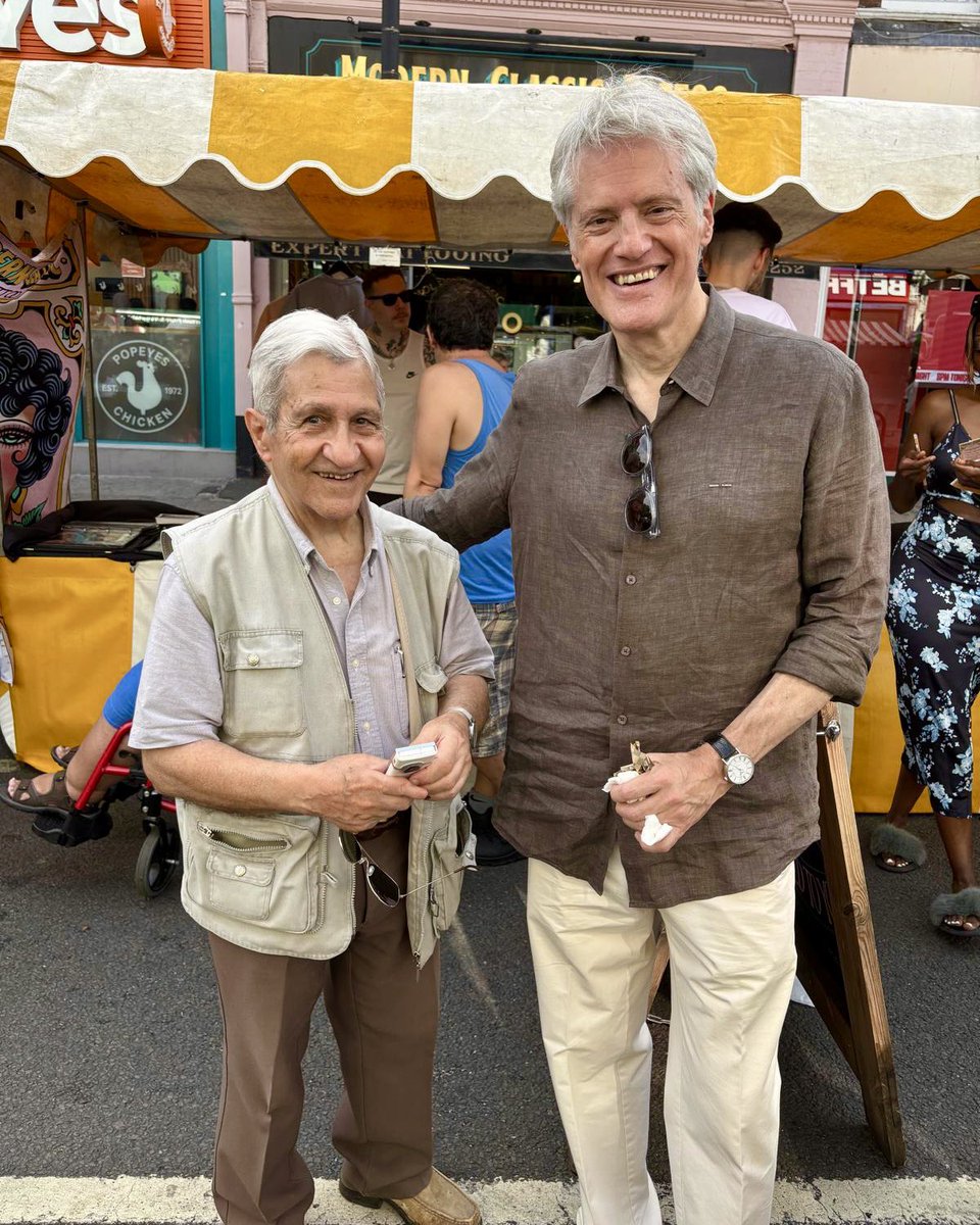 ChelFulhamBen's tweet image. A great time was had by all at the North End Road Summer Festival on Saturday. It’s always nice to bump into familiar faces and enjoy the food, music and buzz.
This Xmas will see 10th anniversary of 1st North End Road traffic-free market. Brilliant that it’s still going strong.