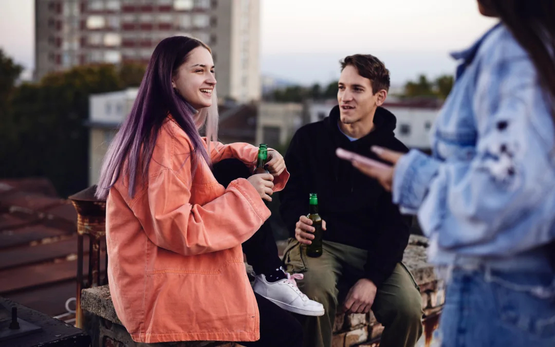 ✍🏽 Hoy en el Blog:

"Cómo desmontar los «mitos» del #alcohol desde la familia."

Debemos evitar la normalización del consumo de alcohol en la sociedad y su vinculación con la celebración y lo festivo.

serviciopad.es/como-desmontar…