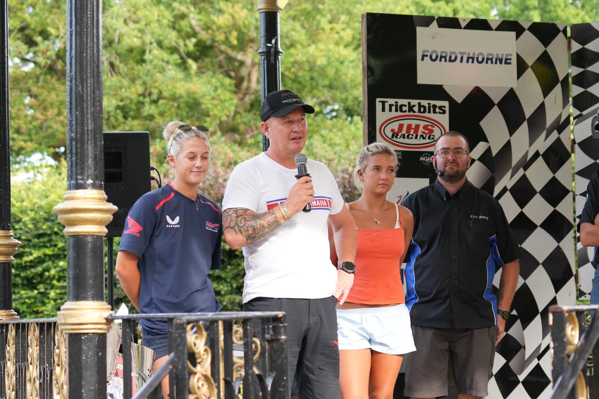 🙌 Dave Morgan was a true #AberdareParkRoadRaces legend, who held many roles during his time, including the Clerk of the Course.

Sadly we lost Dave earlier this year and the final race of the weekend was dedicated to his memory. It was great to have his family on the podium to