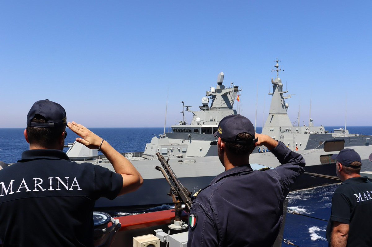 ItalianNavy's tweet image. Nelle acque antistanti Safaga (Egitto) si è svolta un’attività addestrativa tra la #NaveDoria e la fregata Al-Aziz della #EgyptianNavy.
Occasione addestrativa di grande valore per testare l’interoperabilità delle due Marine a livello internazionale, attraverso la conduzione di…