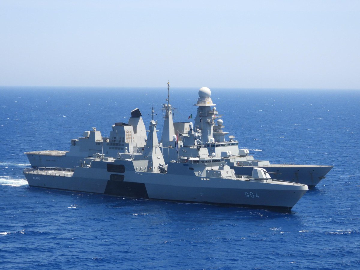 ItalianNavy's tweet image. Nelle acque antistanti Safaga (Egitto) si è svolta un’attività addestrativa tra la #NaveDoria e la fregata Al-Aziz della #EgyptianNavy.
Occasione addestrativa di grande valore per testare l’interoperabilità delle due Marine a livello internazionale, attraverso la conduzione di…