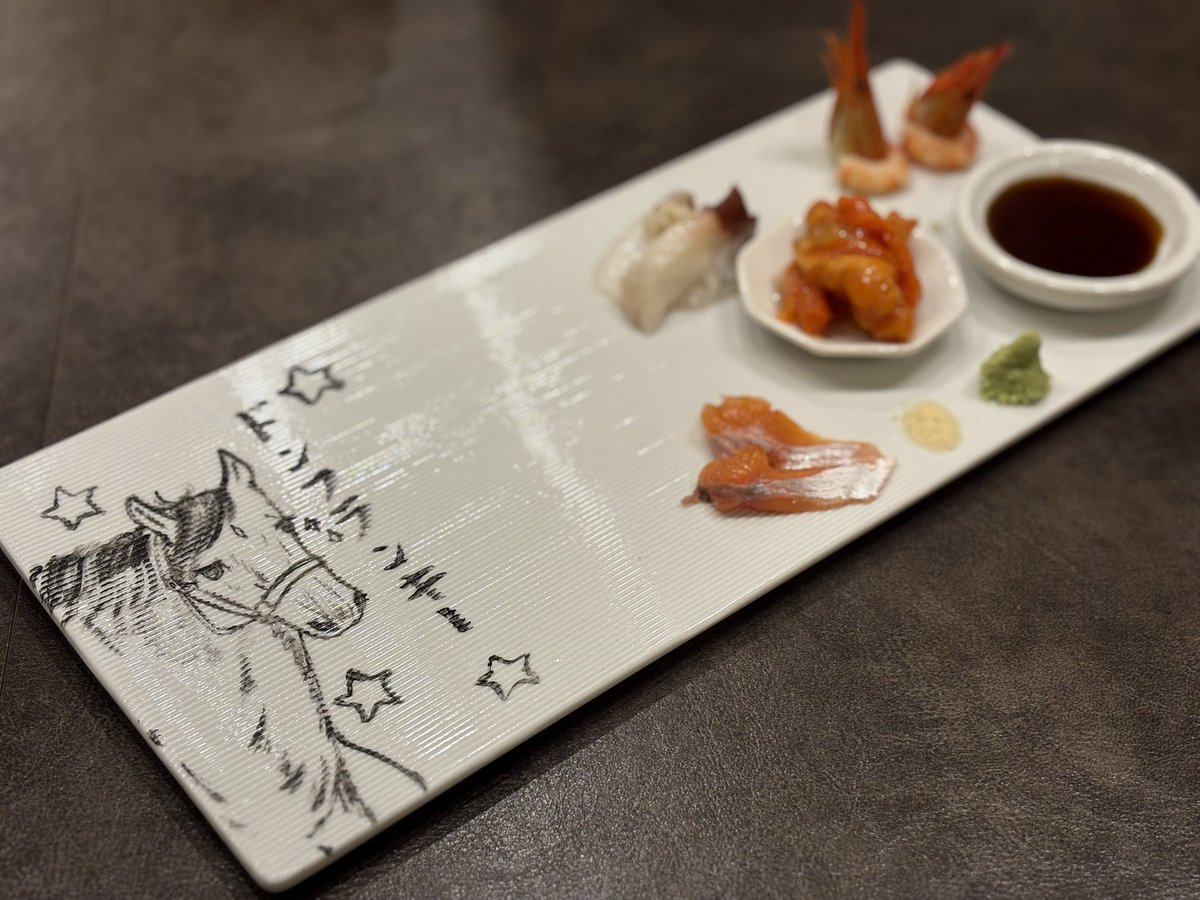 Levezza_Don's tweet image. donfrankie
セレクトセール🐎毎年行くお店で…
お皿にイカ墨でイラストが、、、
本当に嬉しいです😌
#ドンフランキー