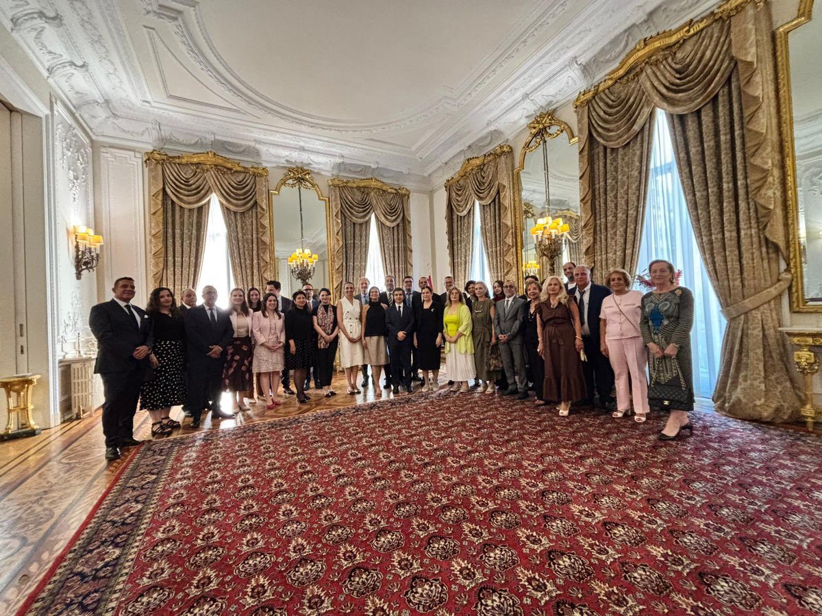 Türkiye in the UK (@tc_londrabe) on Twitter photo KKTC Londra Temsilcisi Büyükelçi Çimen Keskin’e veda ettik. Kıbrıs Türkü’nün haklı davasını başarıyla temsil eden meslektaşımıza şükranlarımızı sunuyoruz.
Farewelled <a href="/TRNCLondon/">TRNC London Office</a> Representative Amb. Keskin. Grateful for her service & advocacy of the just cause of Turkish Cypriots KKTC Londra Temsilcisi Büyükelçi Çimen Keskin’e veda ettik. Kıbrıs Türkü’nün haklı davasını başarıyla temsil eden meslektaşımıza şükranlarımızı sunuyoruz.
Farewelled <a href="/TRNCLondon/">TRNC London Office</a> Representative Amb. Keskin. Grateful for her service & advocacy of the just cause of Turkish Cypriots
