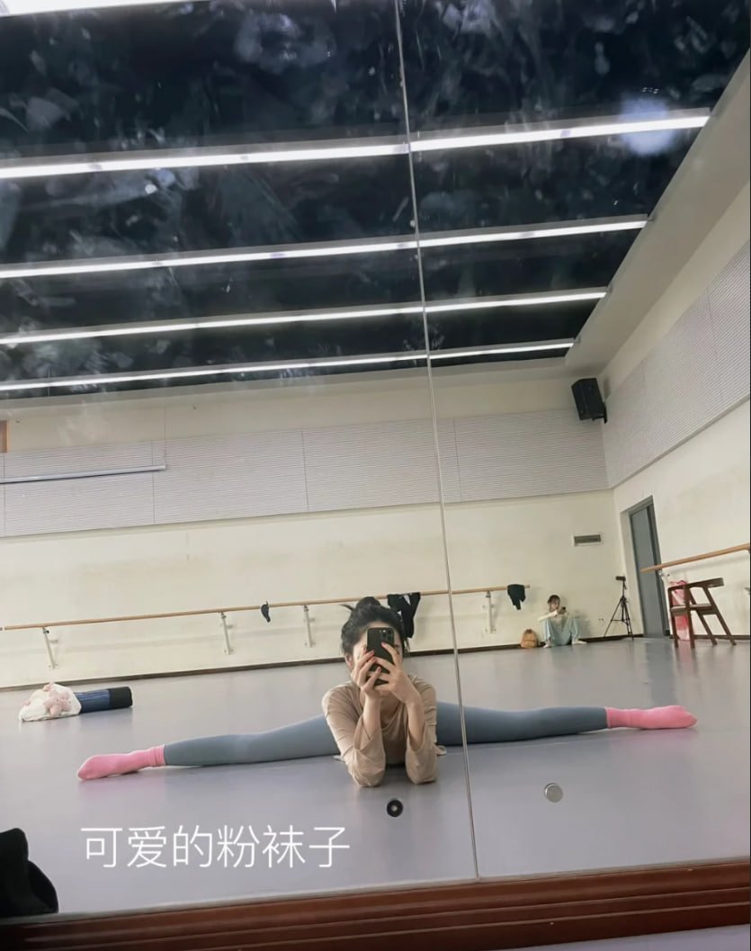 本周是忙碌的开题准备周，有亿点点紧张 #舞蹈老师的日常 #一字马