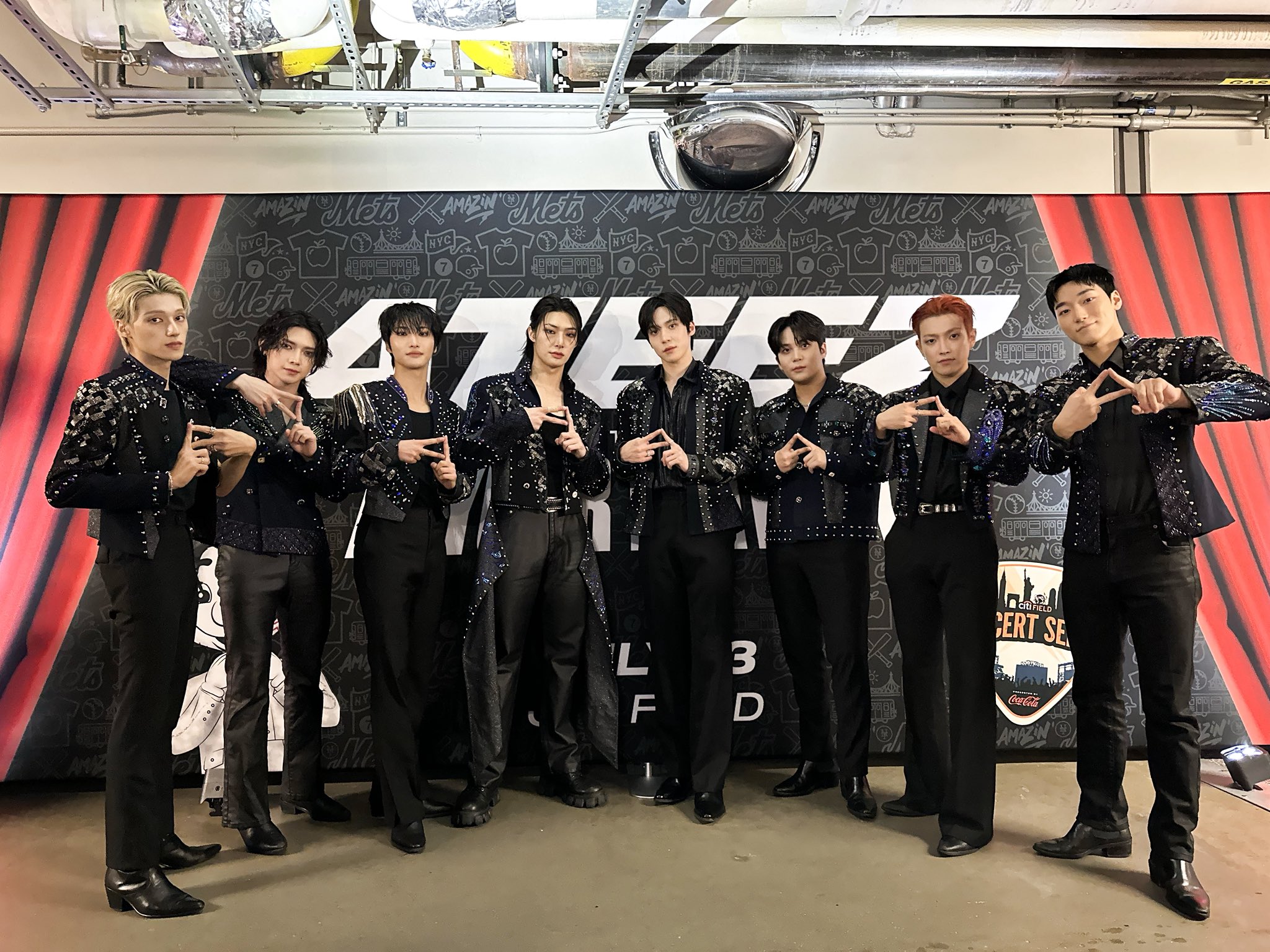 ATEEZ ⑨ Amazon.com: ATEEZ - THE WORLD EP.2 : OUTLAW 9th Mini Album+