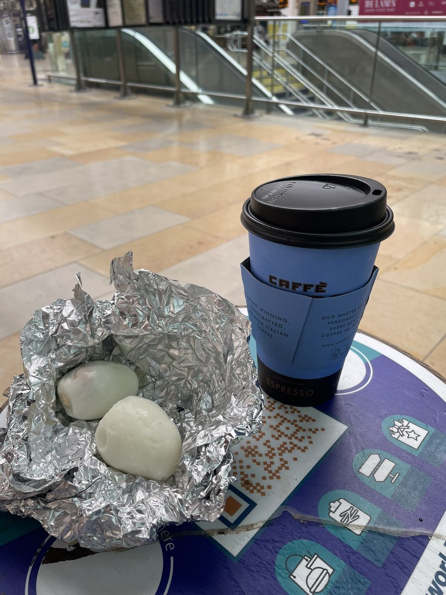 paulhannaford's tweet image. Roughing it this morning 🤨 🍳 ☕️ Paddington station then of to change a few hundred young 👫 minds stop them from using knifes 🔪 on 1 another joining gangs & taking drugs ! 💉 sounds harsh but that’s my job 💪🏻 ( unrivalled knowledge ) 😊 #WECARE ❤️