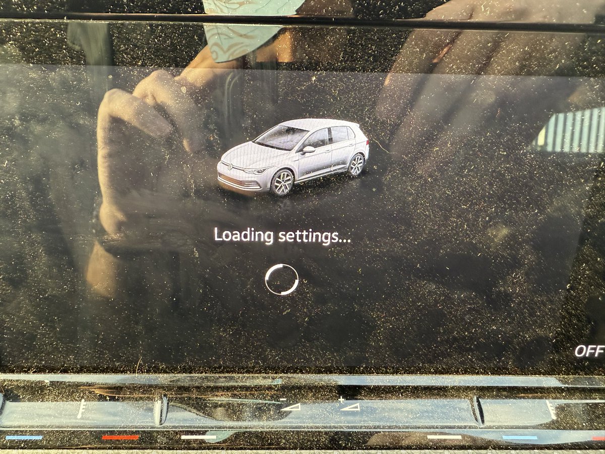 jamestoner123's tweet photo. @UKVolkswagen are you able to assist with this issue ? Unable to get the infotainment system to load up, only thing I can use is air con 🤷‍♂️ https://t.co/5eQBmeSViE
