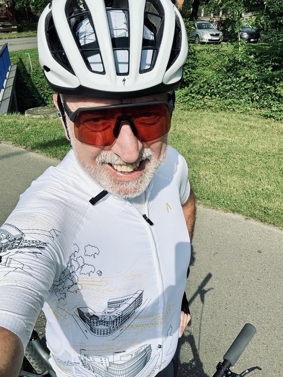 ANTRACIT (@_antracit) on Twitter photo 🚴♀️ TOUR DE ANTRACIT
Umíme do toho šlápnout stylově! 
Máme nový firemní outfit 🚲👔 - nejen na cestu do práce.
A i na kole si s sebou vezeme všechny naše projekty – potisk dresů totiž tvoří originální kresby našich staveb 👉 antracit.eu
🧵 Výroba: KALAS 🚴♀️ TOUR DE ANTRACIT
Umíme do toho šlápnout stylově! 
Máme nový firemní outfit 🚲👔 - nejen na cestu do práce.
A i na kole si s sebou vezeme všechny naše projekty – potisk dresů totiž tvoří originální kresby našich staveb 👉 antracit.eu
🧵 Výroba: KALAS