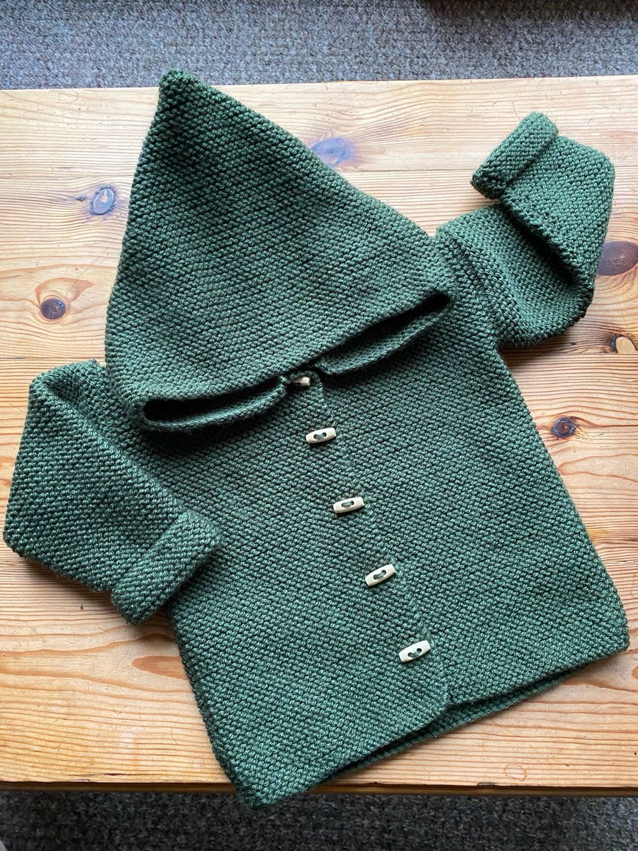 𝗦𝘁𝘆𝗹𝗶𝘀𝗵 𝘁𝗼𝘁𝘀! 

Keep your little one warm with a hand knitted hoodie, perfect for cooler days.  Made to order in the colour of your choice.  Sizes 16” - 22”.  

bitzas.etsy.com/listing/590906…

 #babyknits #firsttmaster #MHHSBD #earlybiz