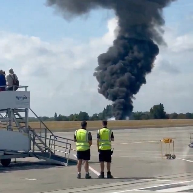 AnshHarnal's tweet photo. Breaking : Plane reportedly crashes 'moments after takeoff' at London

What will the BBC say about this, or was it the pilot's fault in this case too?
#planecrash https://t.co/kDzgIgEq3C