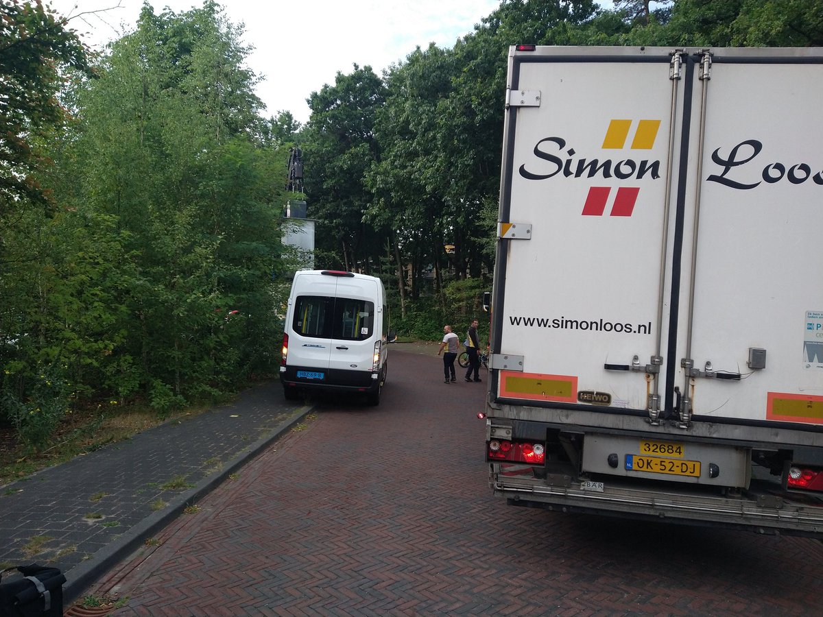 Aanrijding Hoogkanje <a href="/gemeentezeist/">Gemeente Zeist</a> Ondanks afspraken wethouder lost <a href="/rmn_nl/">RMN</a> op schoolroute. En ook @Simonloos Houd je toch eens aan de afspraken! Dit gaat om kinderen.