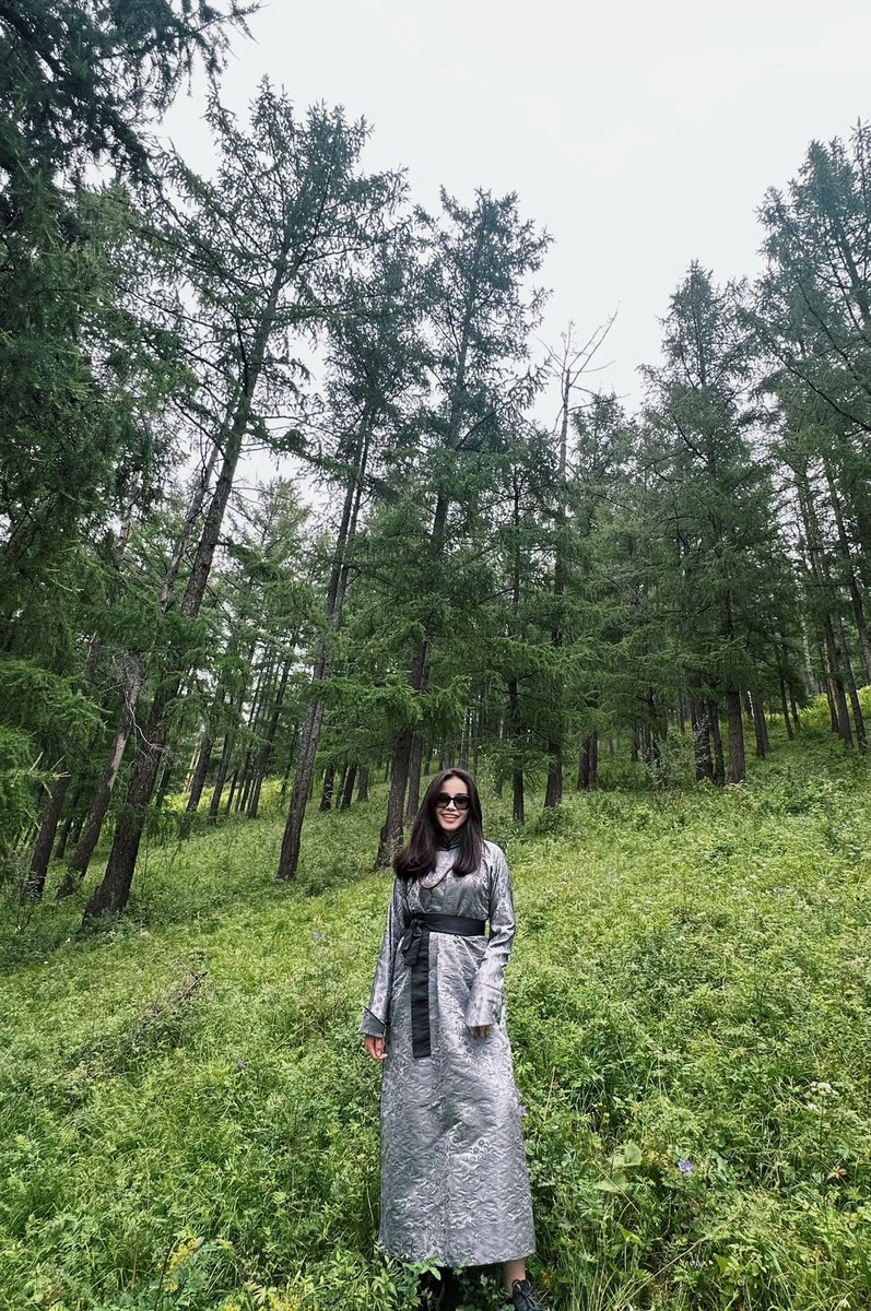 Төрсөн өдрийн сайхан ерөөлтэй мэндчилгээ дэвшүүлж бгаа "Х"-ийн бүх найзууд ах эгч нартаа баярлалаа. Наадмын маргааш намар төржээ би ♥️