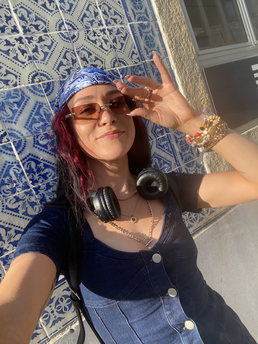 GM 🌞 It’s Monday. Time to convince myself that decentralization will pay the bills.