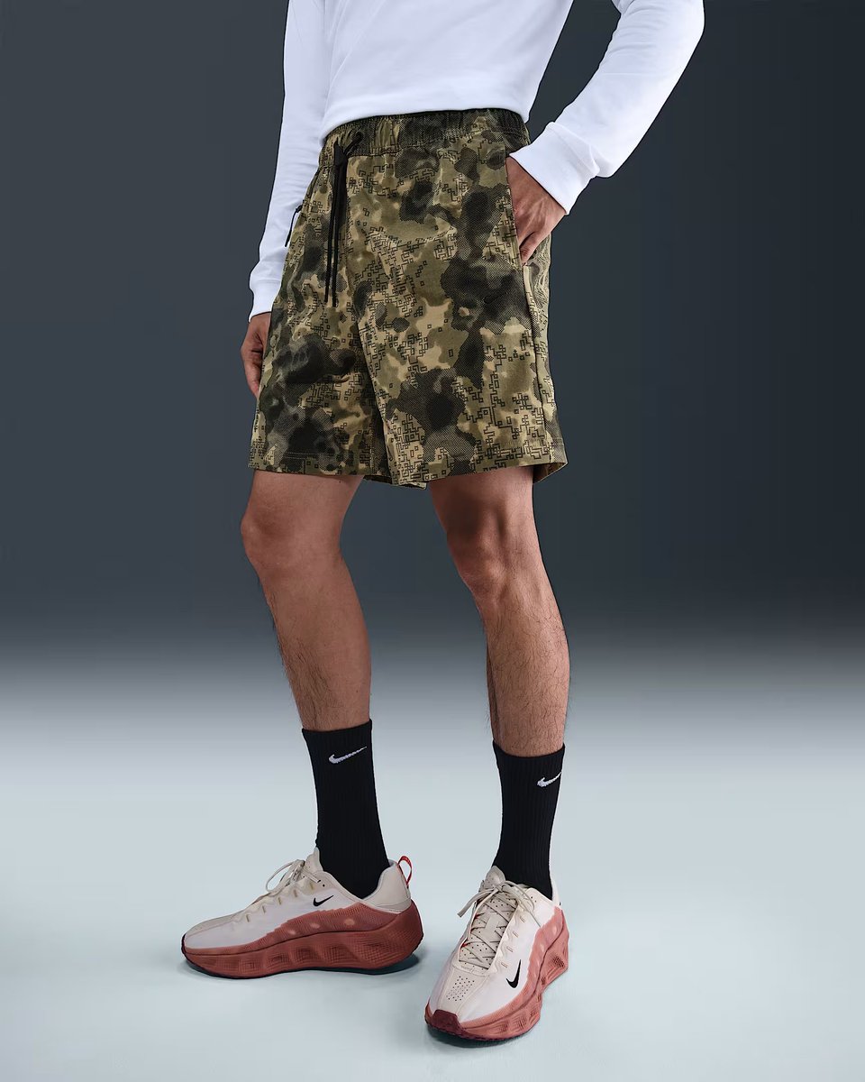 2025 Nikeナイキテック ウーブンパンツ カモ柄 Lサイズ 定価以下 新品 NIKE TECH “カモ柄 ルーズフィットパンツ & ジャケット & ショーツ”が