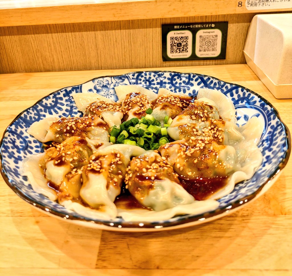 7/14（月）
いつもよりチョイ静かなので予定通り
夜の部１８時よりオープンします！
昼の部茄子飯すいませんでした🙏

限定
麻辣燙麺〜まーらーたんめん〜
辣痺酸🌶️🔥🍜

八王子らーめん🧅🍜

俺の炒飯🐣

夜もお待ちしてます🍎