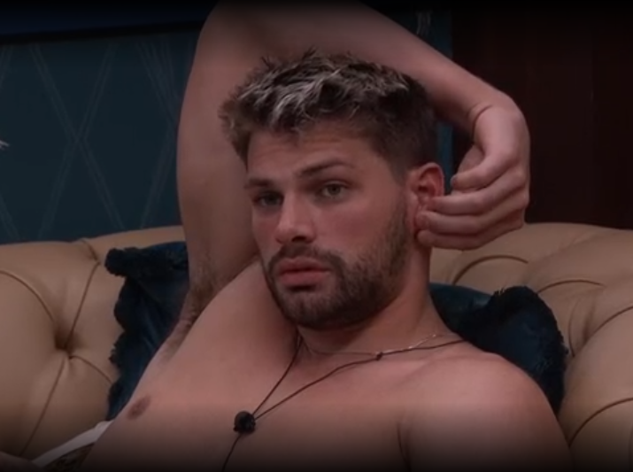 Ʀ👁️ᗫ tweet media