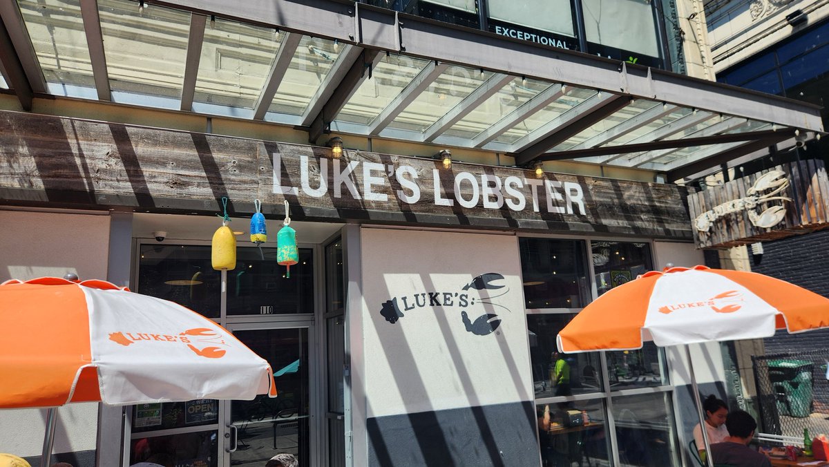 _AndyJacks's tweet image. We ended the weekend with delicious lobst-aah! #principalsUNITED w/@JessicaCabeen
