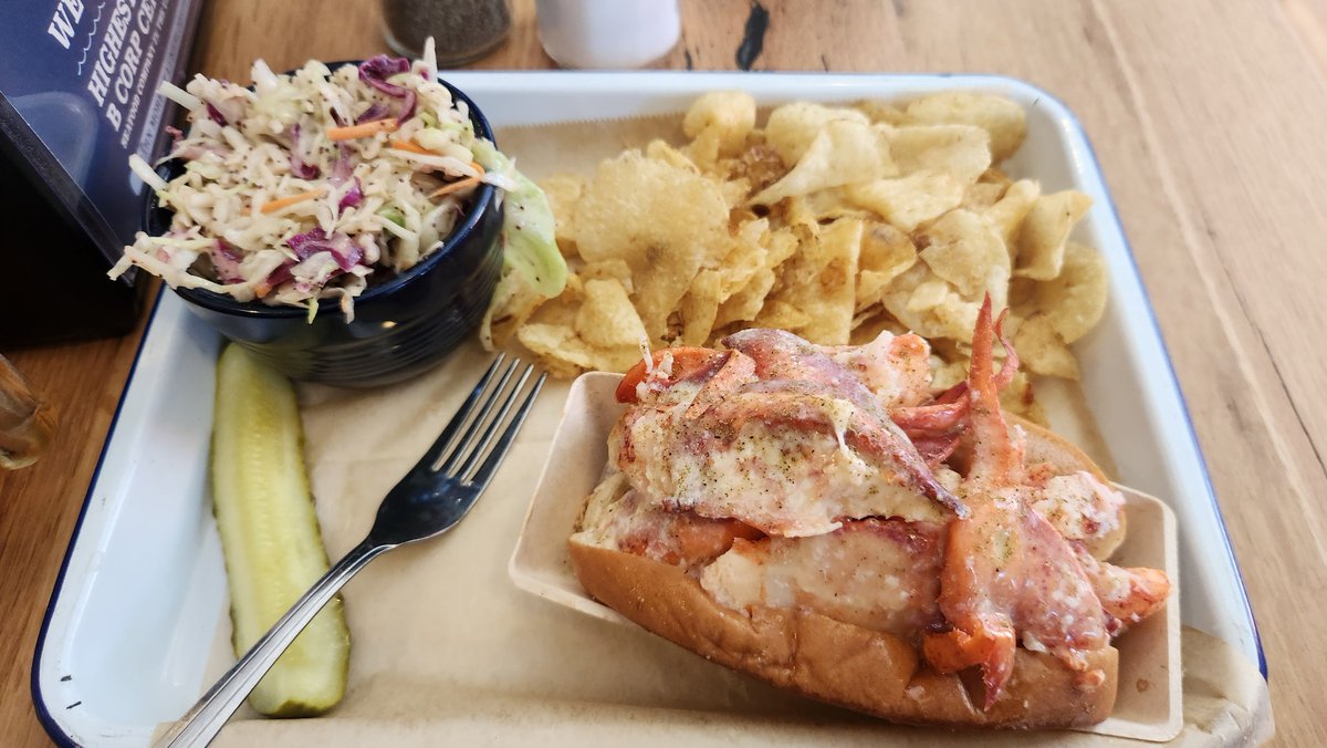 _AndyJacks's tweet image. We ended the weekend with delicious lobst-aah! #principalsUNITED w/@JessicaCabeen
